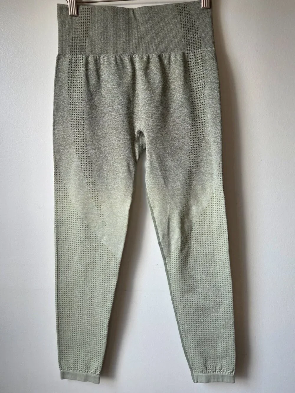 EUC LIKE NEW BUTT LIFTING LEGGINGS WORKOUT SIZE L